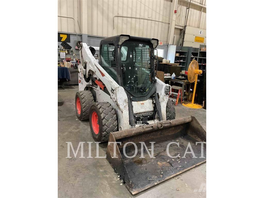 Bobcat S740 Krautuvai su šoniniu pasukimu