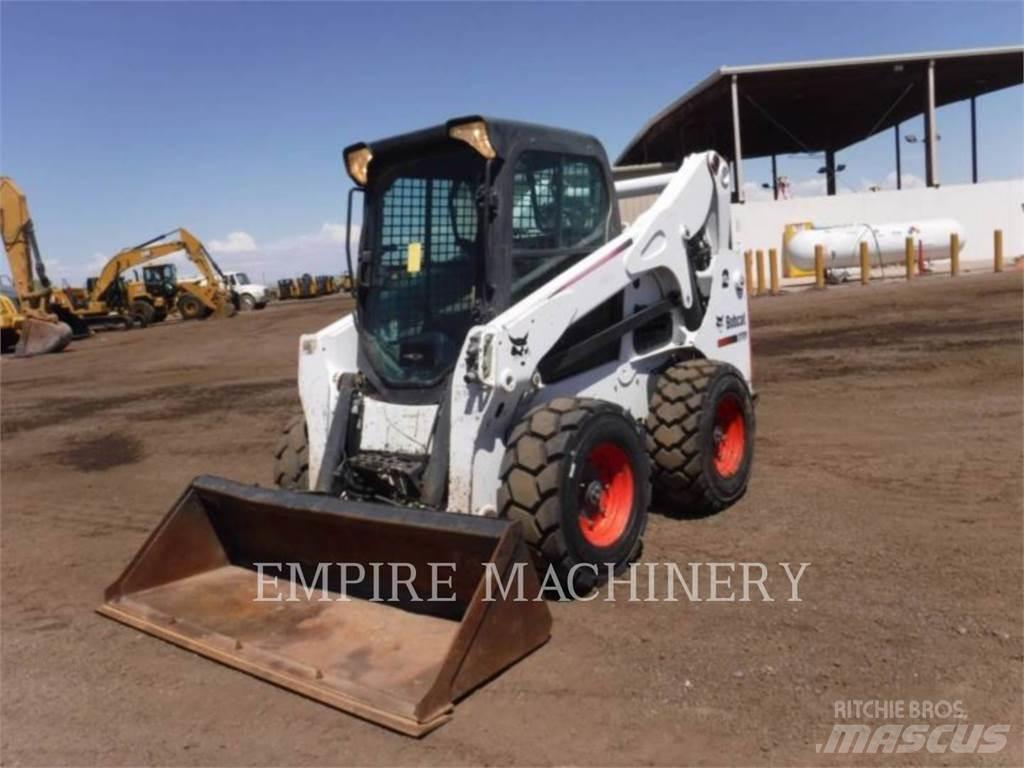 Bobcat S750 Krautuvai su šoniniu pasukimu