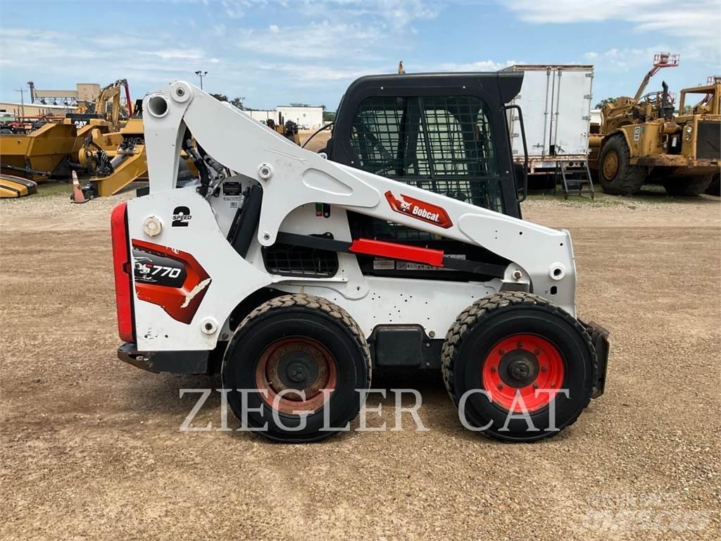 Bobcat S770 Krautuvai su šoniniu pasukimu