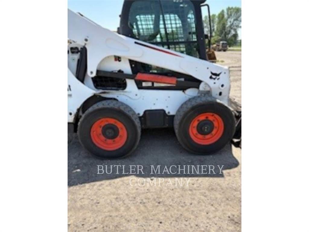 Bobcat S770 Krautuvai su šoniniu pasukimu