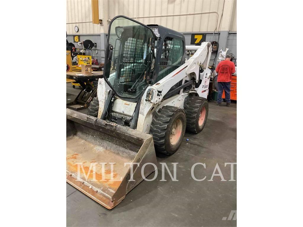 Bobcat S770 Krautuvai su šoniniu pasukimu