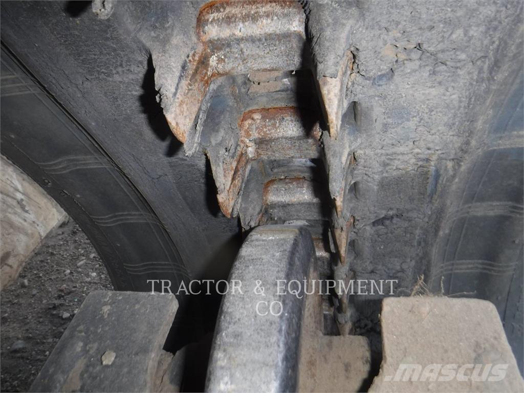 Bobcat T76 Krautuvai su šoniniu pasukimu