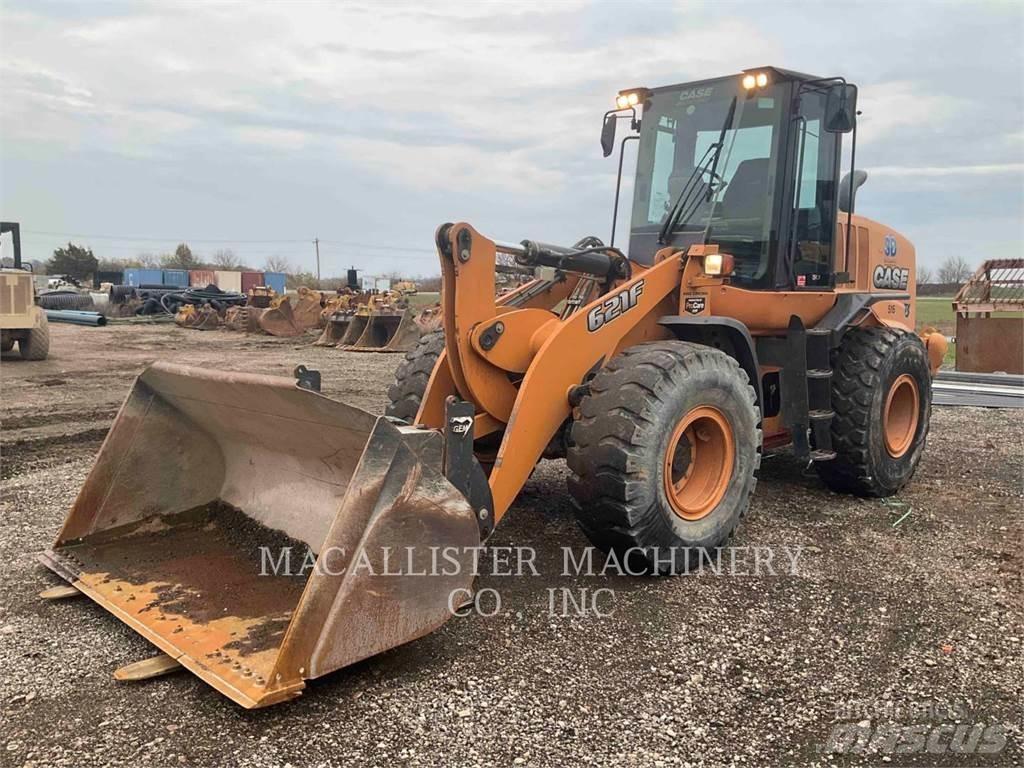 CASE 621F Naudoti ratiniai krautuvai