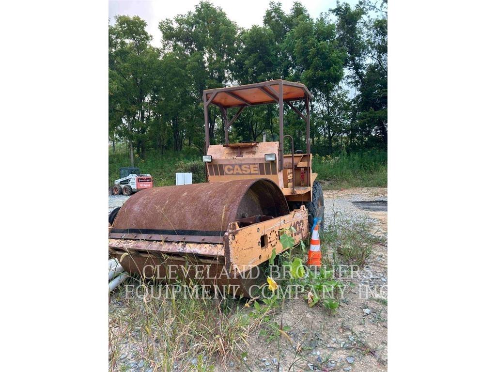 CASE W1102 Vieno būgno volai