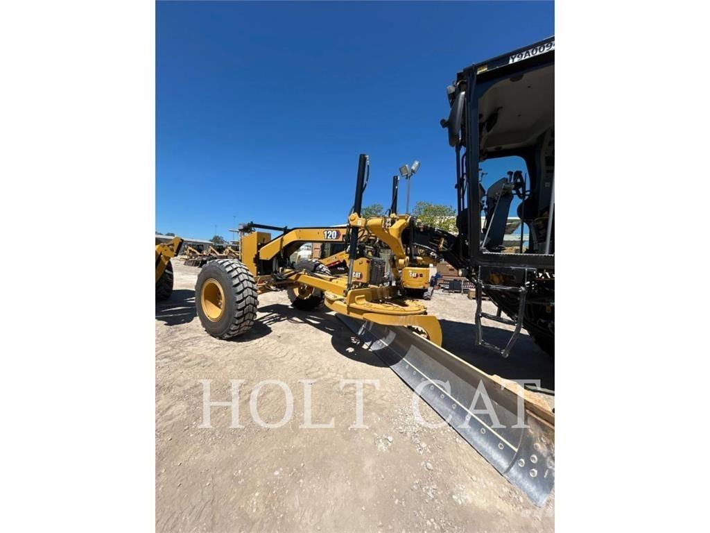 CAT 120 Greideriai