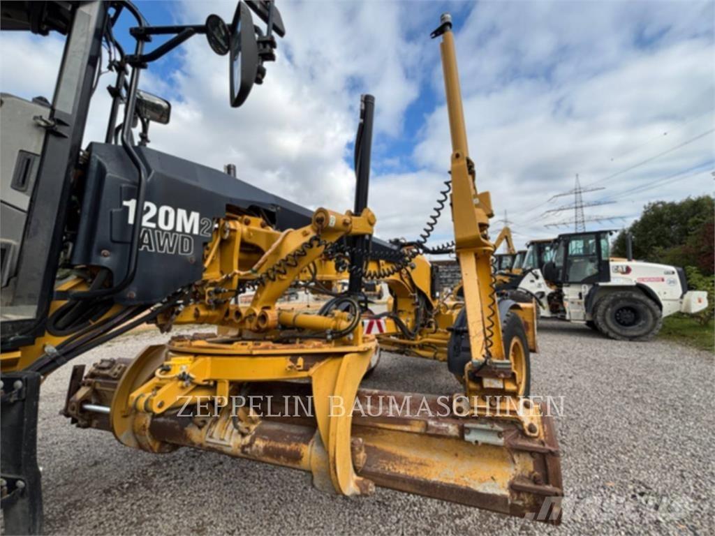CAT 120M Greideriai