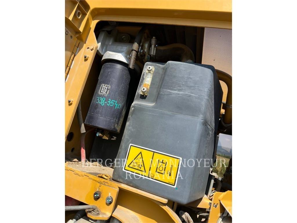CAT 120M2 Greideriai