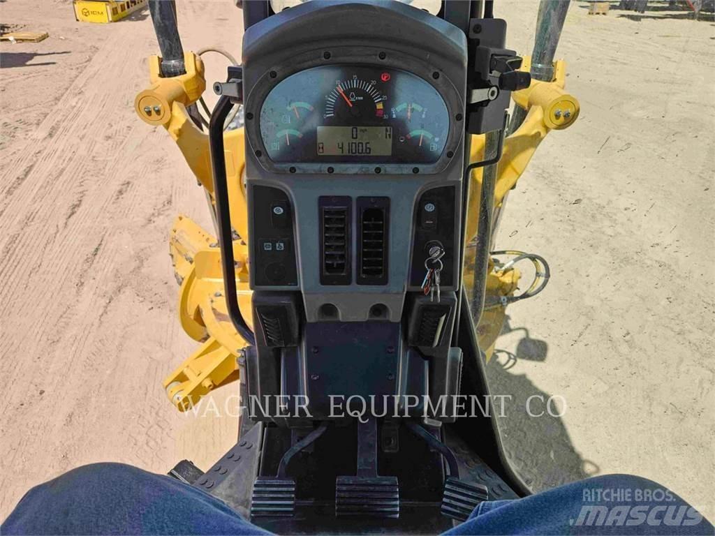 CAT 120M2 AWD Greideriai