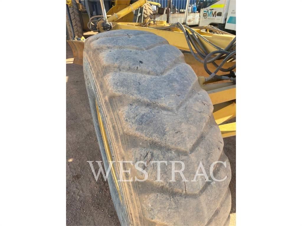 CAT 12M Greideriai