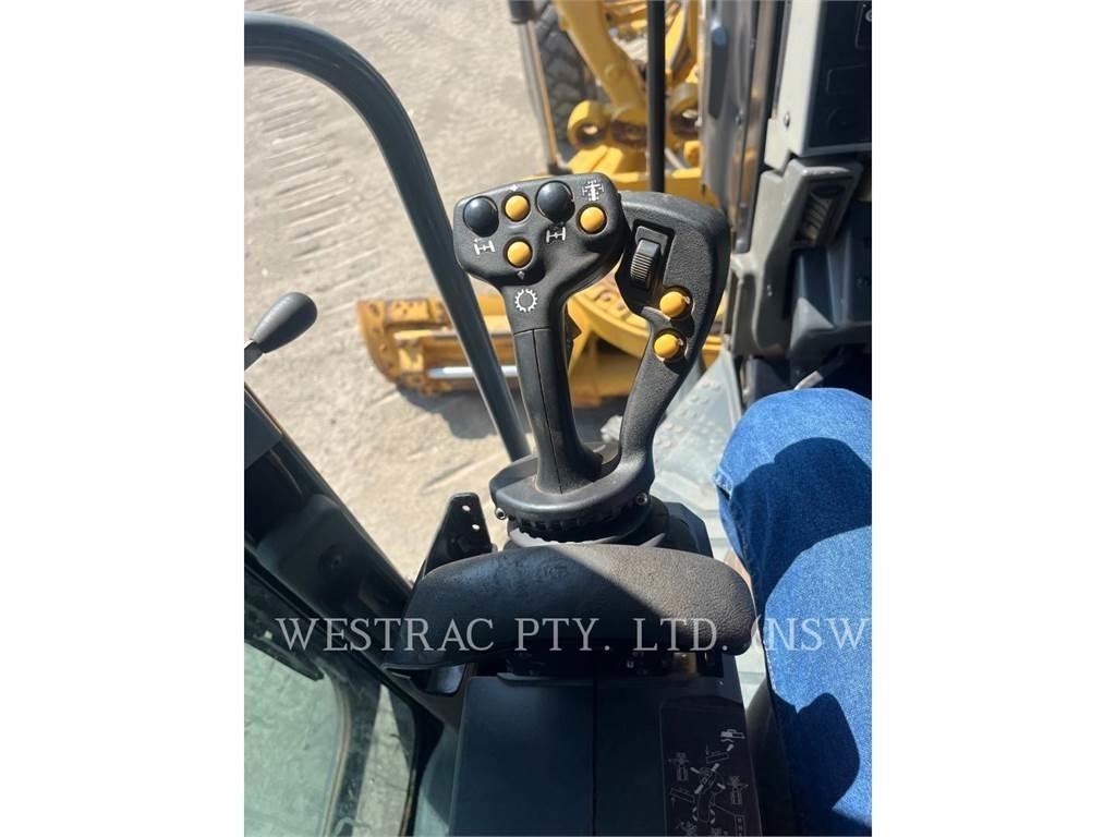 CAT 12M Greideriai