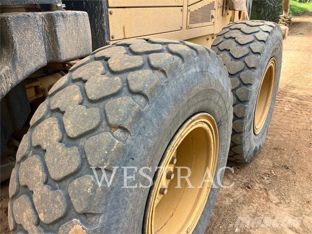 CAT 12M Greideriai