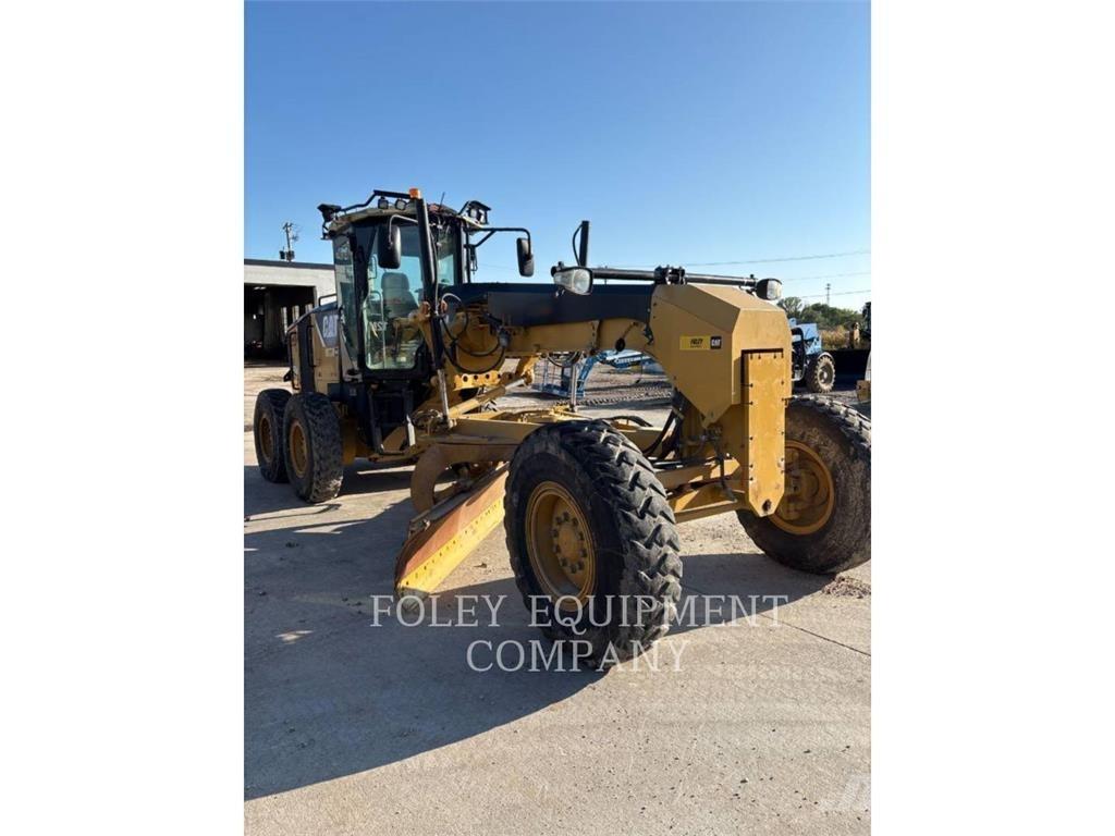 CAT 12M Greideriai