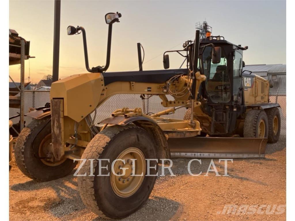 CAT 12M2 Greideriai