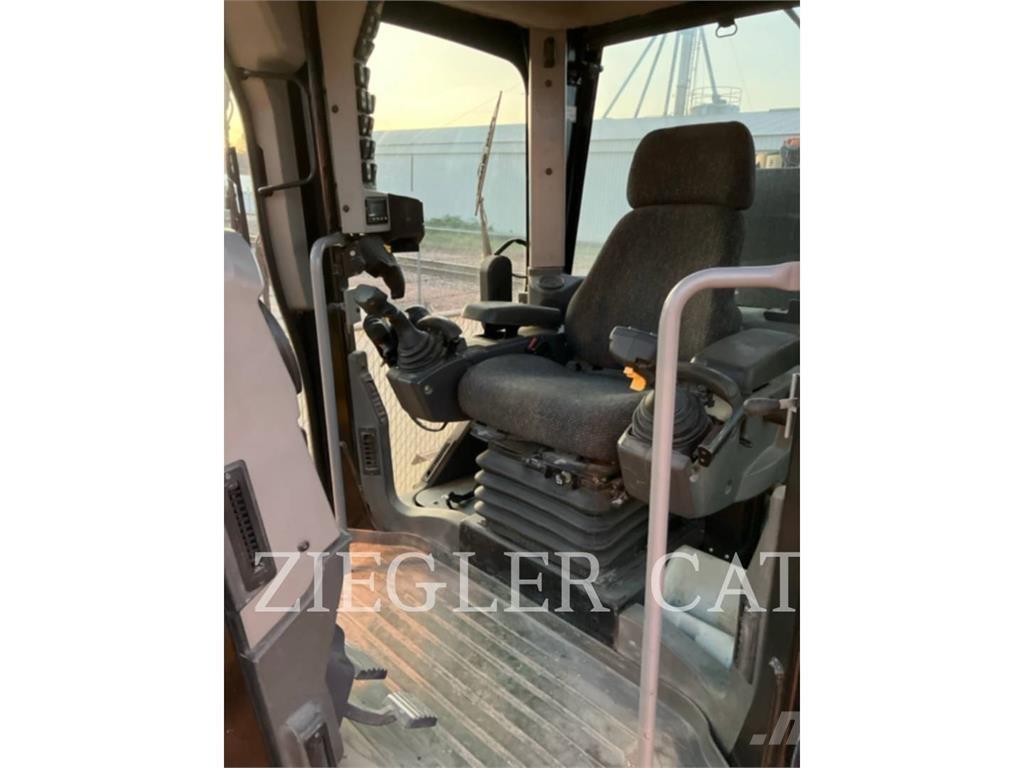 CAT 12M2 Greideriai