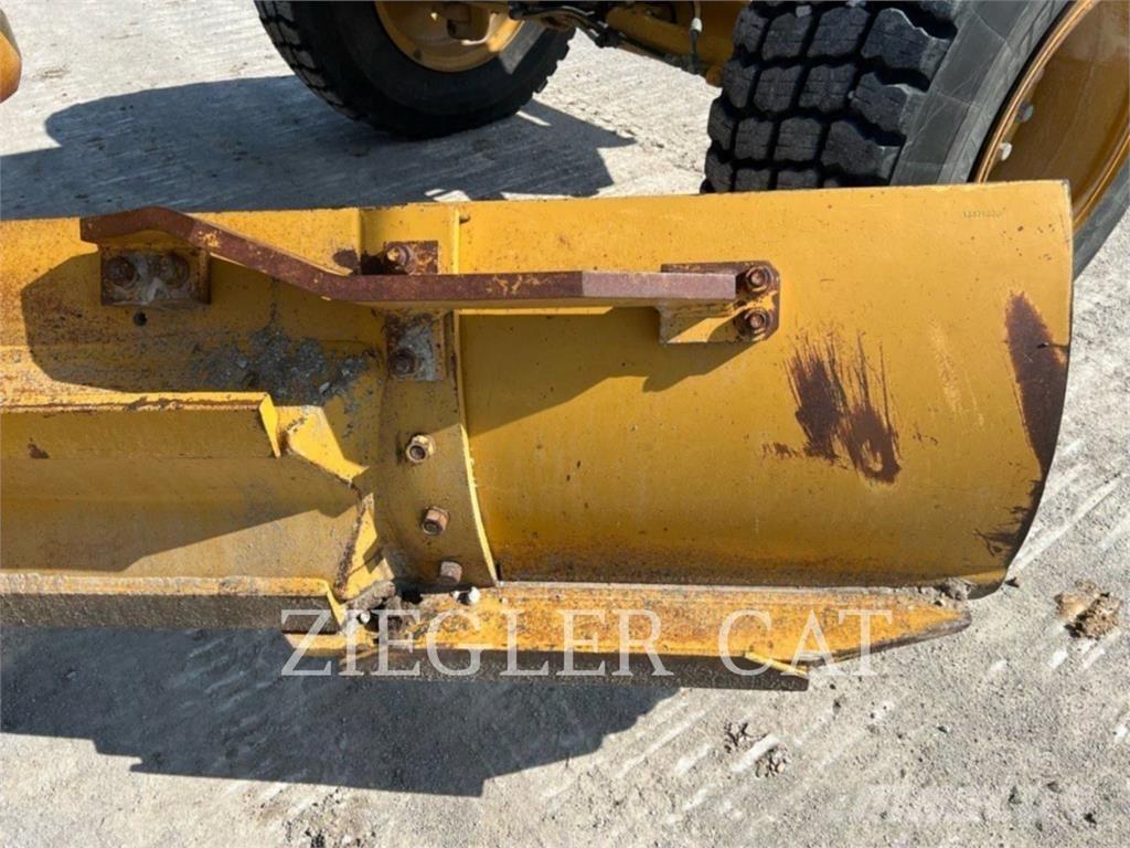 CAT 12M2 Greideriai