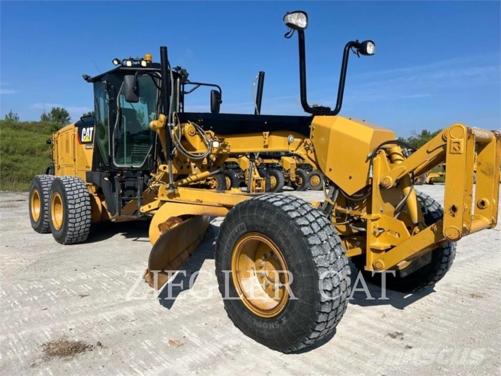 CAT 12M2 Greideriai