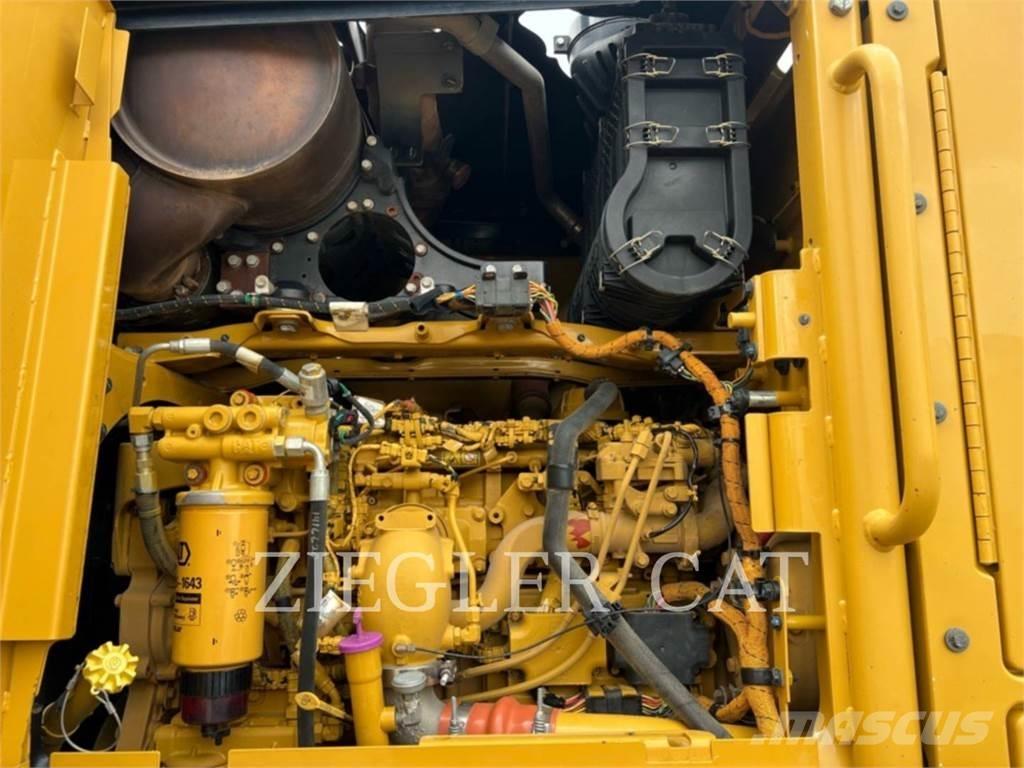 CAT 12M2AWD Greideriai
