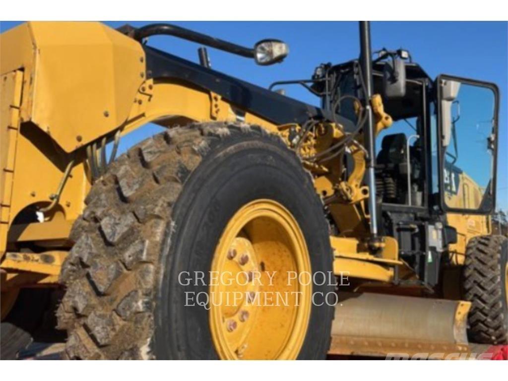 CAT 12M3 Greideriai