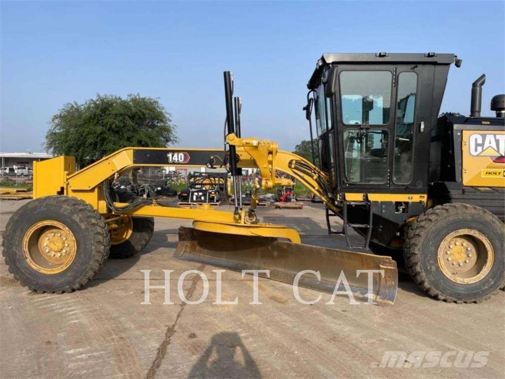 CAT 140 Greideriai