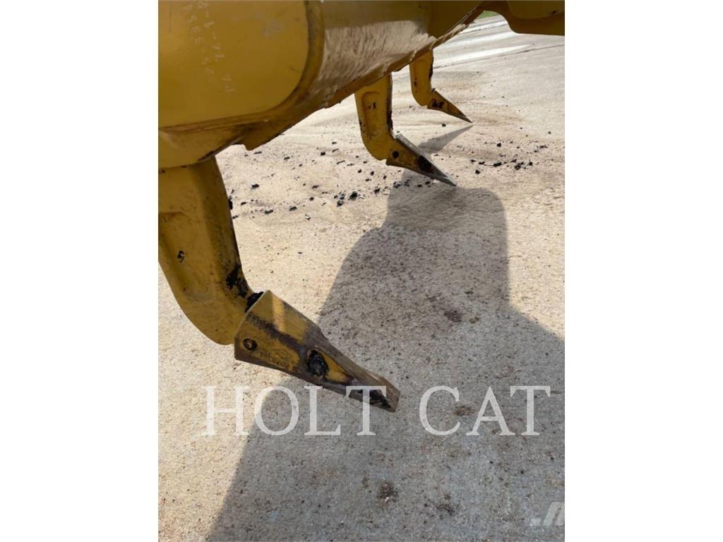CAT 140 Greideriai