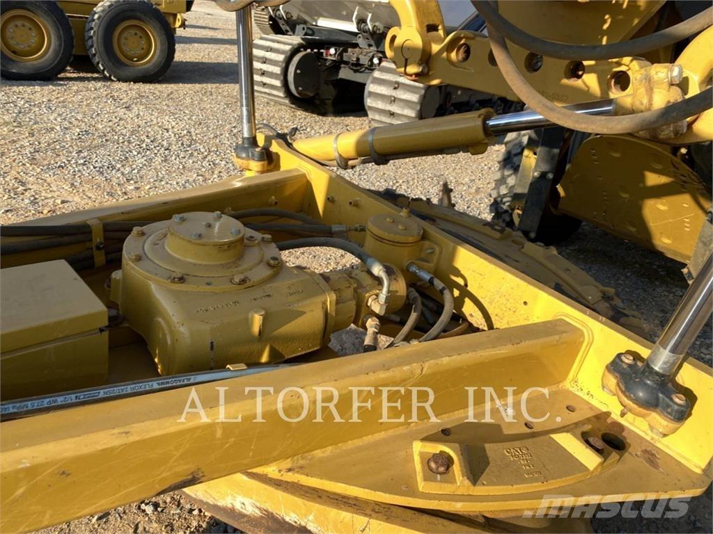 CAT 140 Greideriai