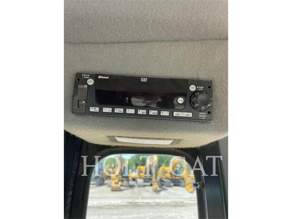CAT 140 AWD Greideriai