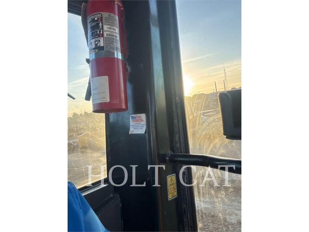 CAT 140 AWD Greideriai