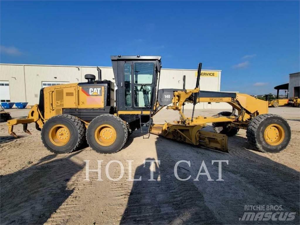 CAT 140 AWD Greideriai
