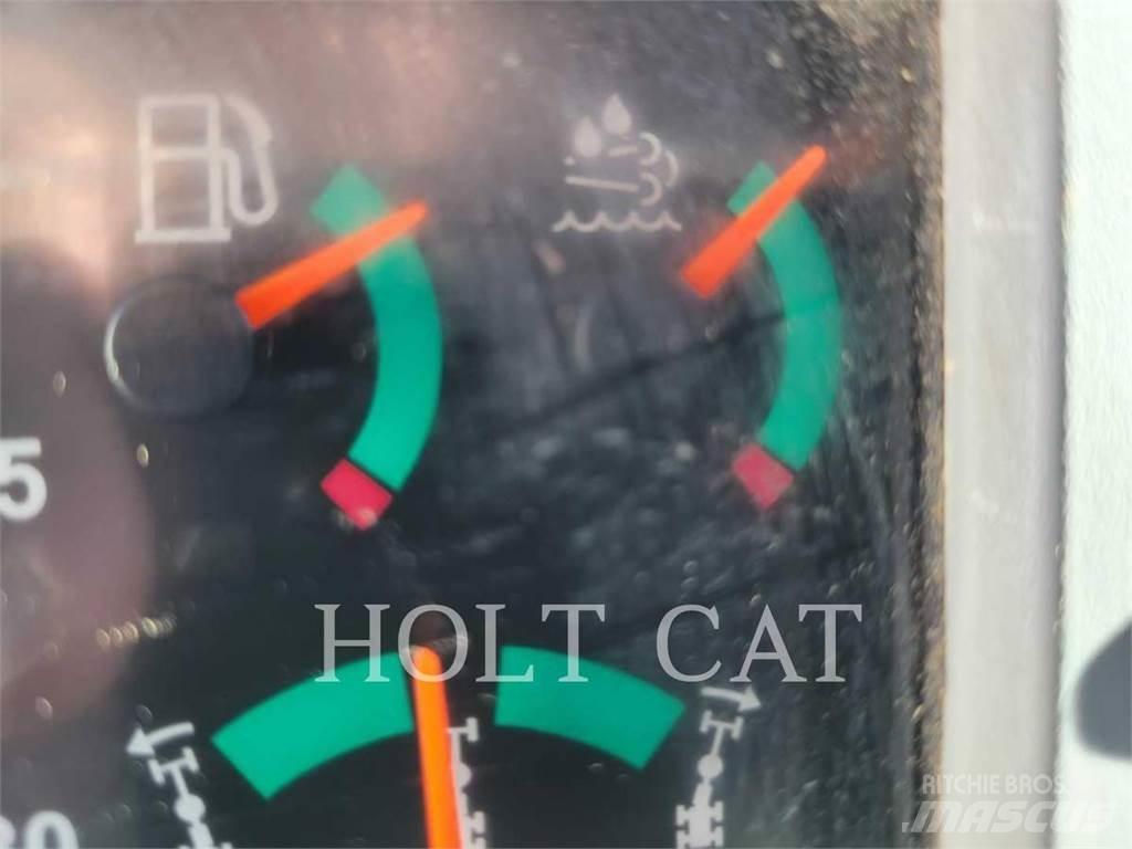 CAT 140 AWD Greideriai