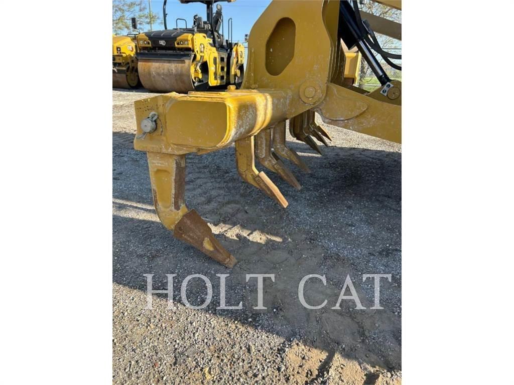 CAT 140 AWD Greideriai