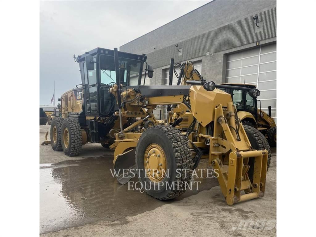 CAT 140 AWD Greideriai