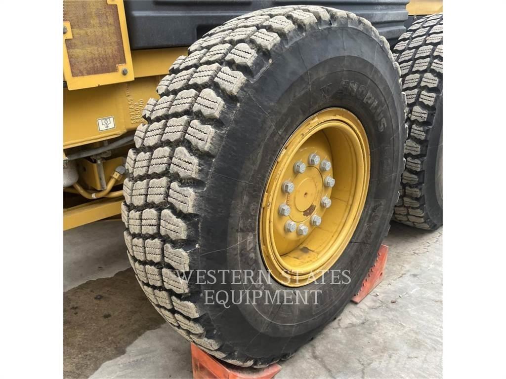 CAT 140 AWD Greideriai