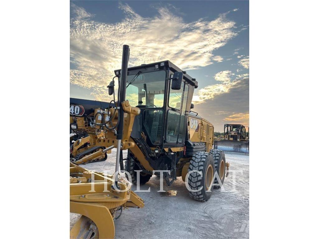 CAT 140 AWD Greideriai