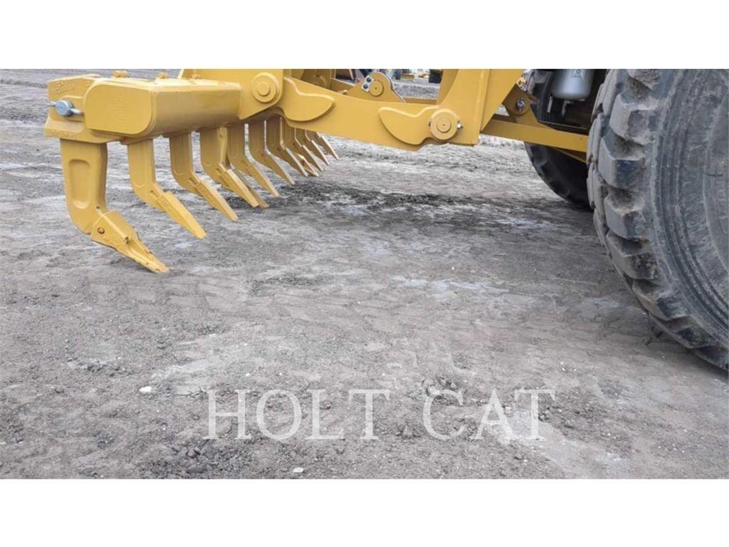CAT 140 AWD Greideriai