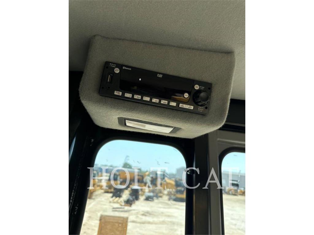 CAT 140 AWD Greideriai