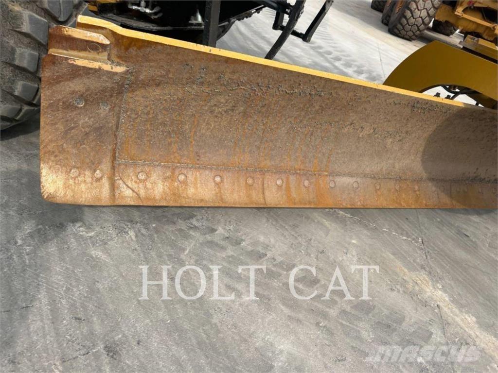 CAT 140 AWD Greideriai