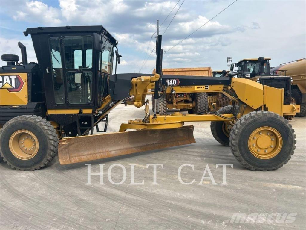 CAT 140 AWD Greideriai