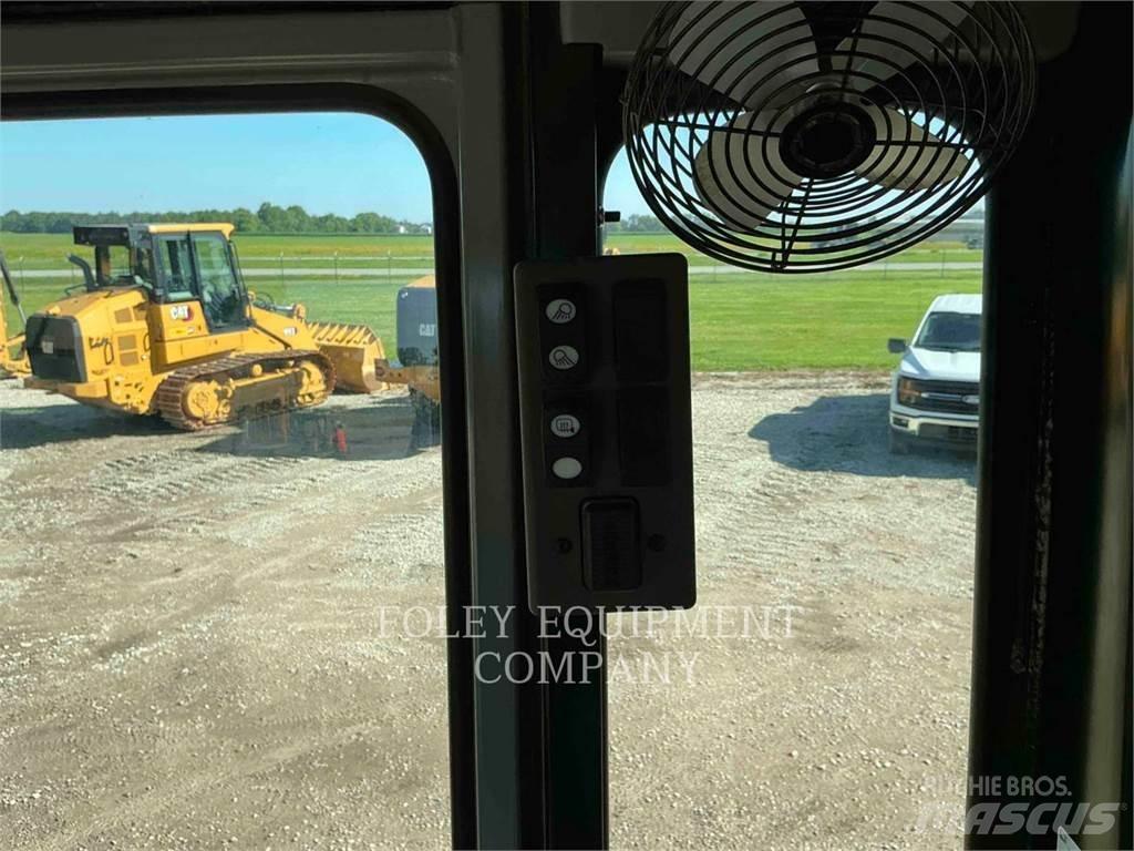 CAT 14013AWD Greideriai