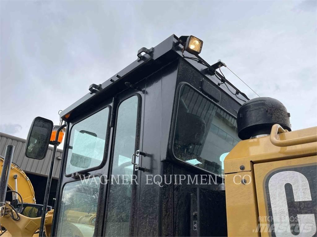 CAT 140GC Greideriai