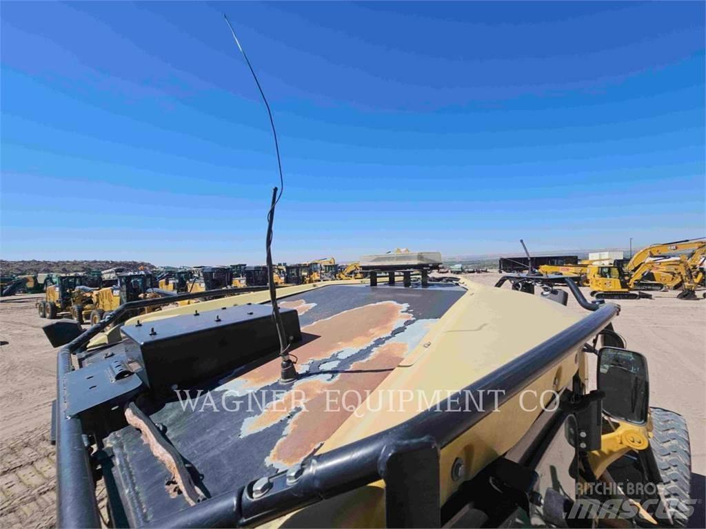 CAT 140M Greideriai