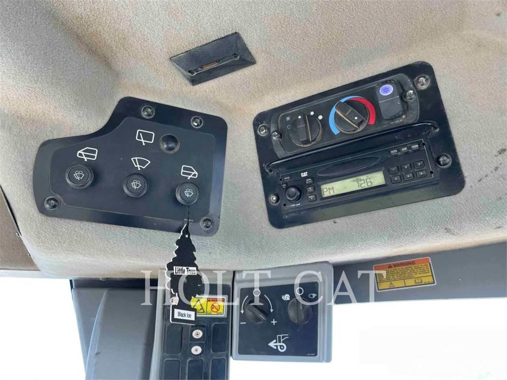 CAT 140M AWD Greideriai
