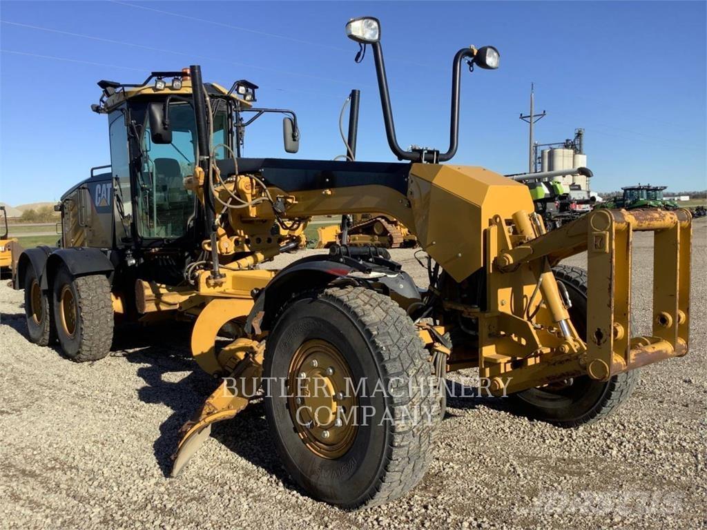 CAT 140M AWD Greideriai