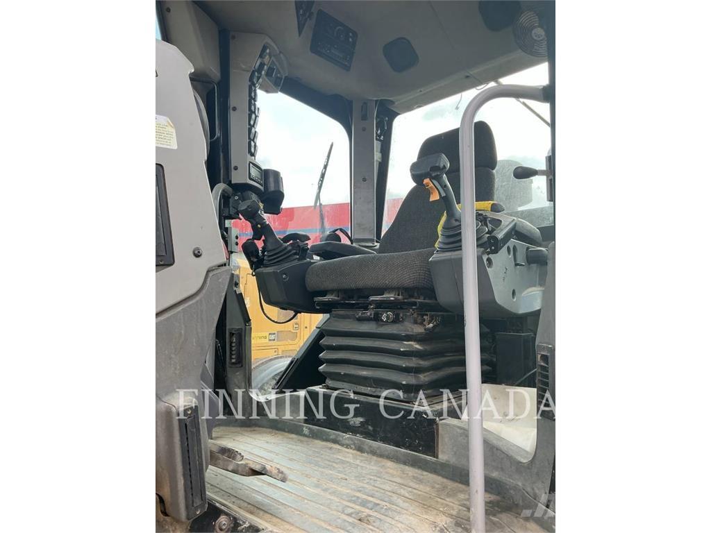 CAT 140M AWD Greideriai