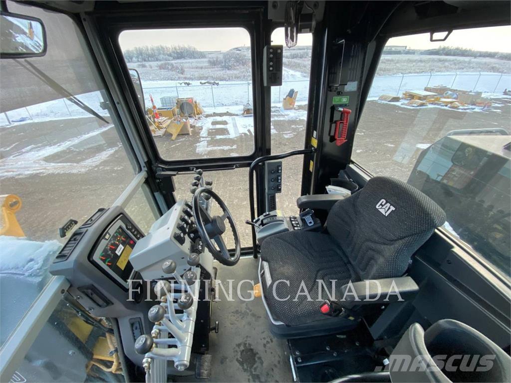 CAT 140M AWD Greideriai