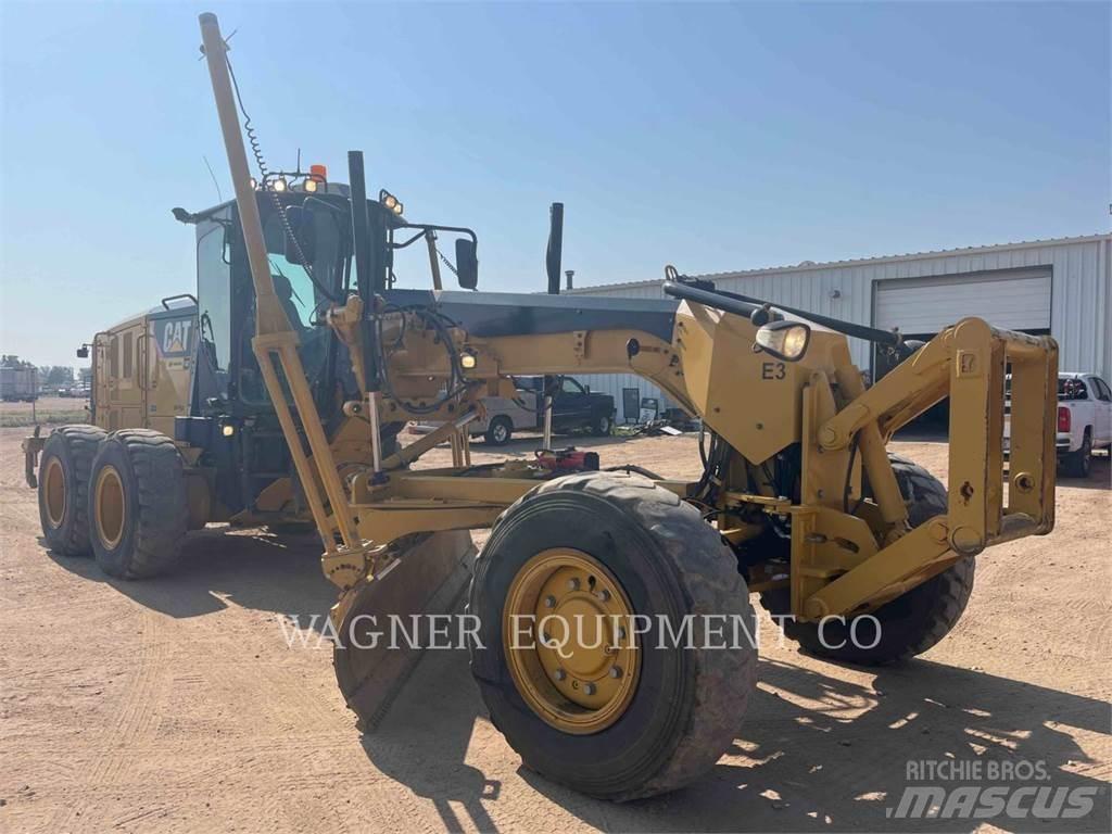 CAT 140M2 AWD Greideriai