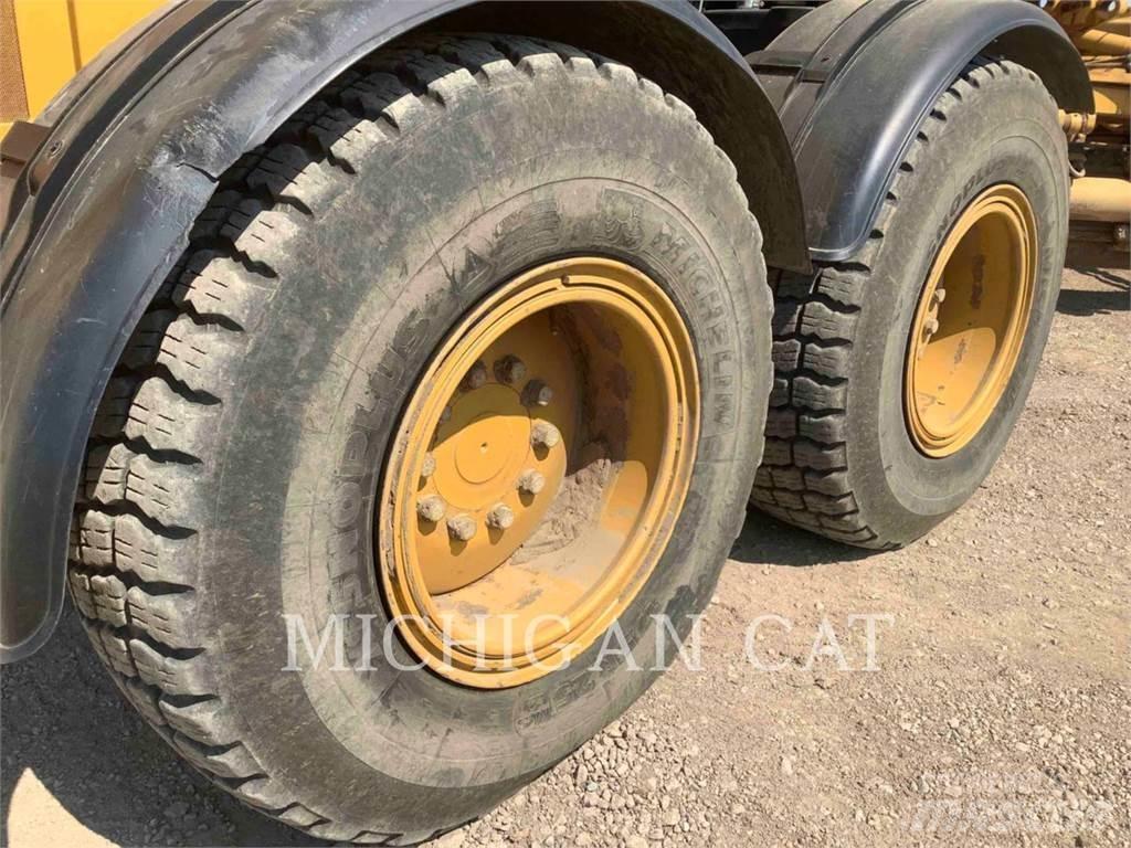 CAT 140M2 AWD Greideriai