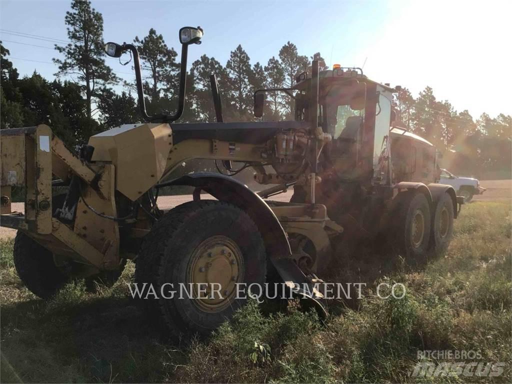 CAT 140M2 AWD Greideriai