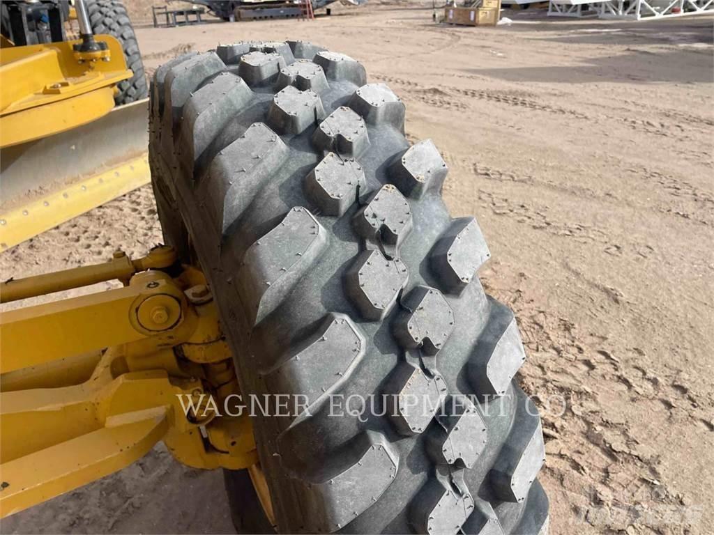 CAT 140M3 Greideriai
