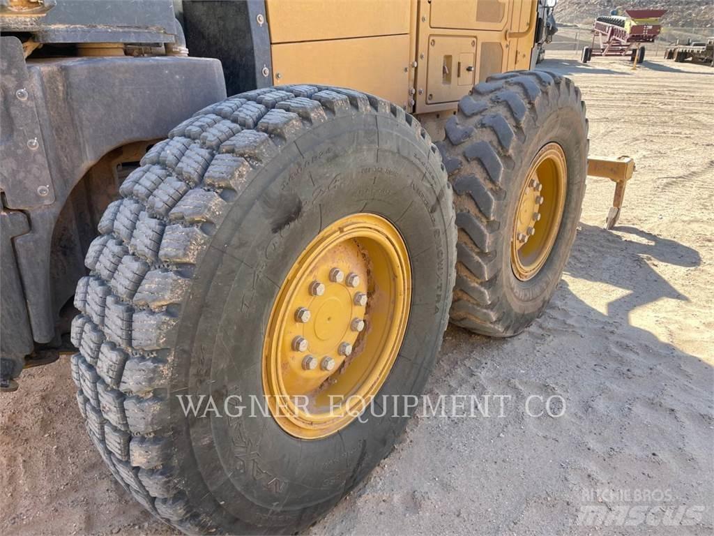 CAT 140M3 Greideriai
