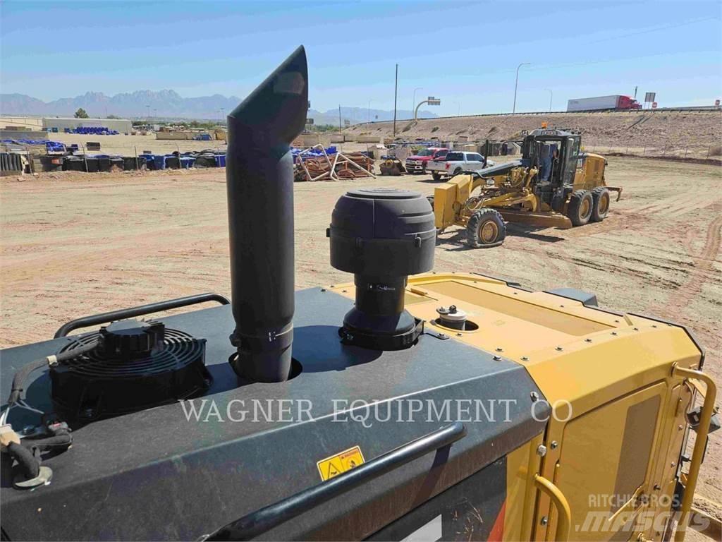 CAT 140M3 Greideriai